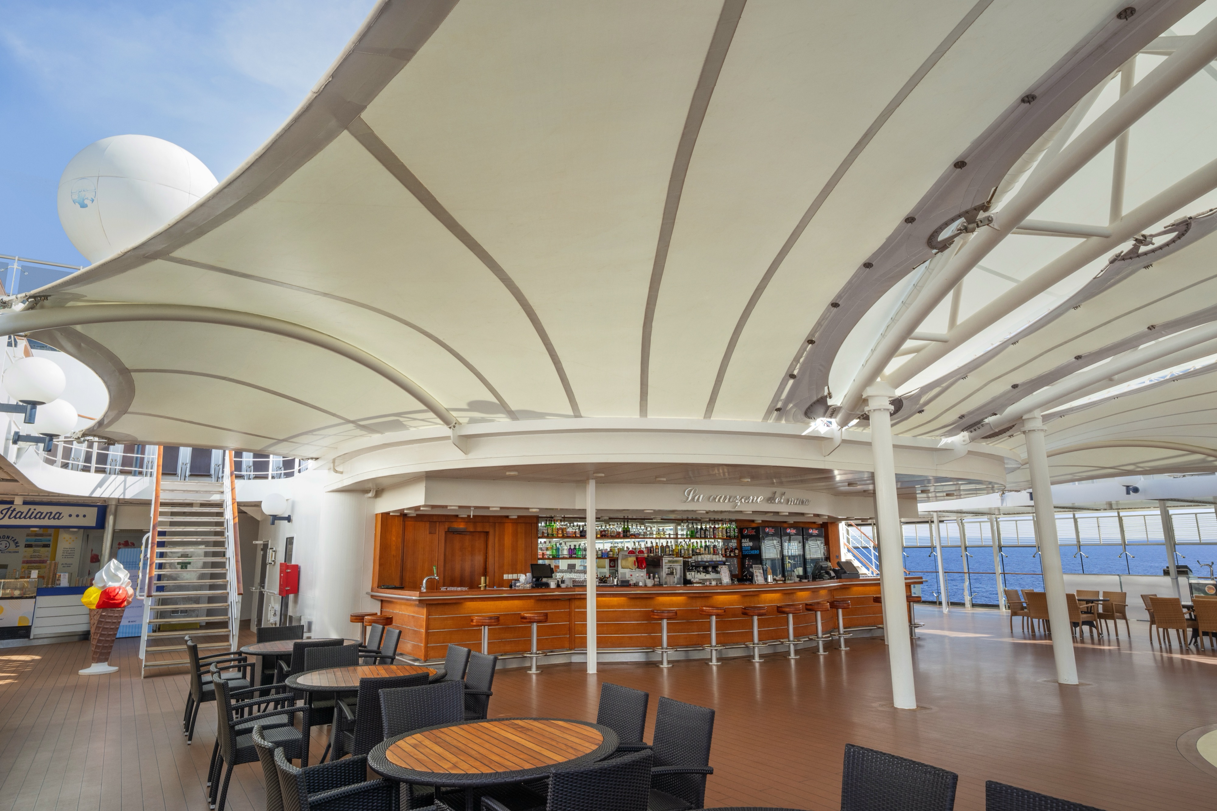 MSC Lirica - La Canzone del Mare Bar